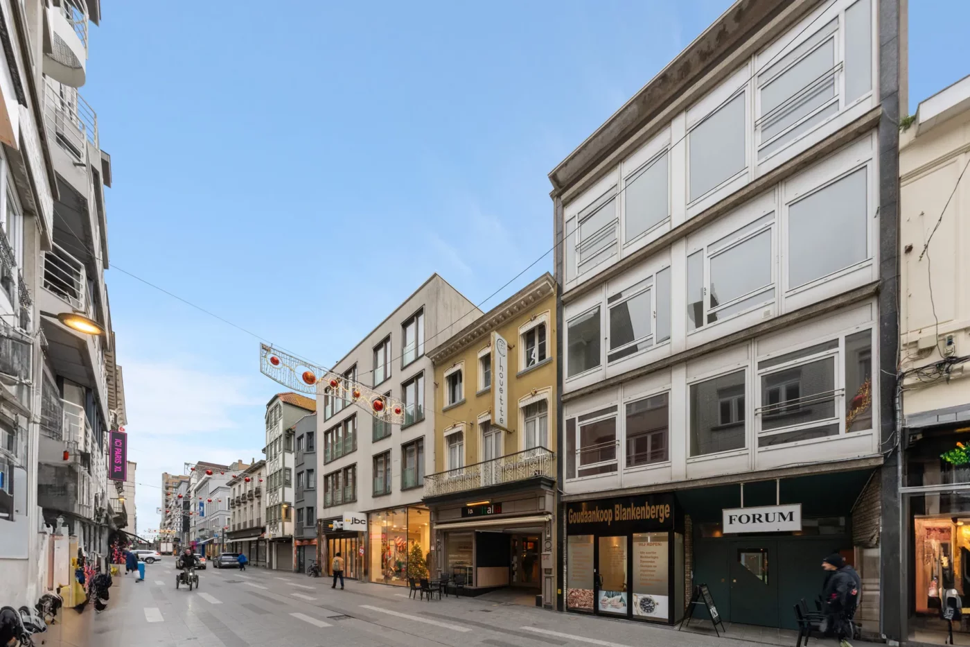 Topgelegen handelspand met woonst in de winkelstraat!