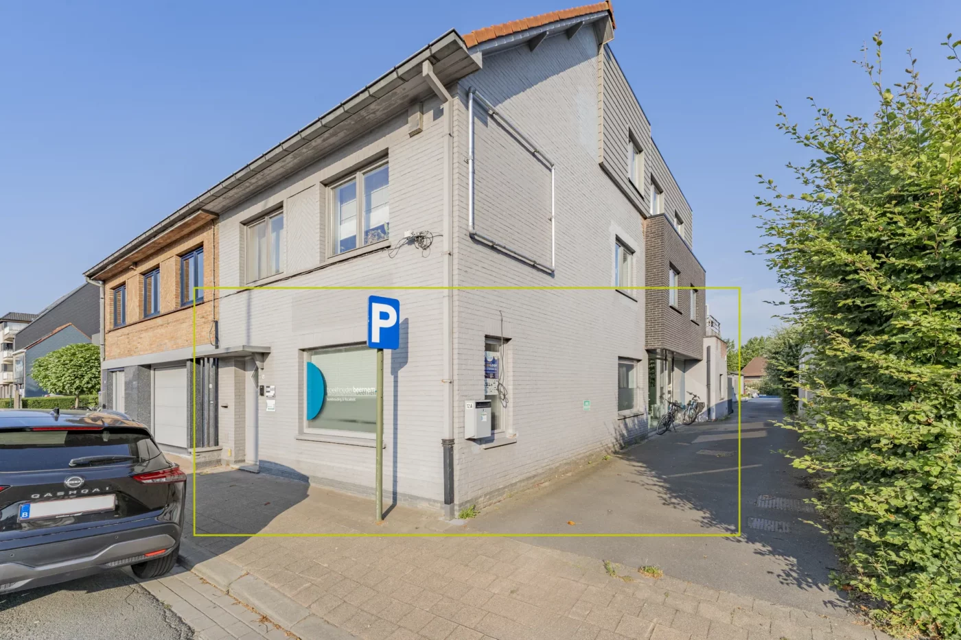 Veelzijdig handelspand/kantoor op uitstekende locatie in Beernem