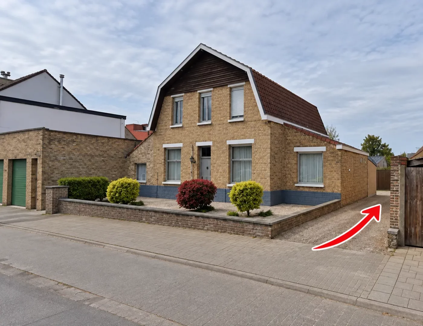 Bovengrondse garagebox nummer 13 te huur in de Camiel van de Busschestraat 9 te Brugge (Assebroek).